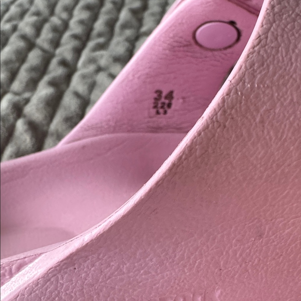 Kids Pink Birkenstock Double-Buckle Slide Sandals. Size 34. - Picture 4 of 4